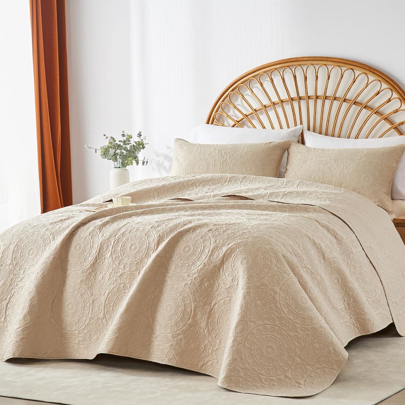 WURUIBO Beige Quilt Set King/Cal King Size  Embossing Microfiber Bedspreads with Pillow Sham  Ligthweight Breathable Thin Coverlet  Reversible Bedding Set for All Season (1 Quilt  2 Pillow Shams) - Image 2